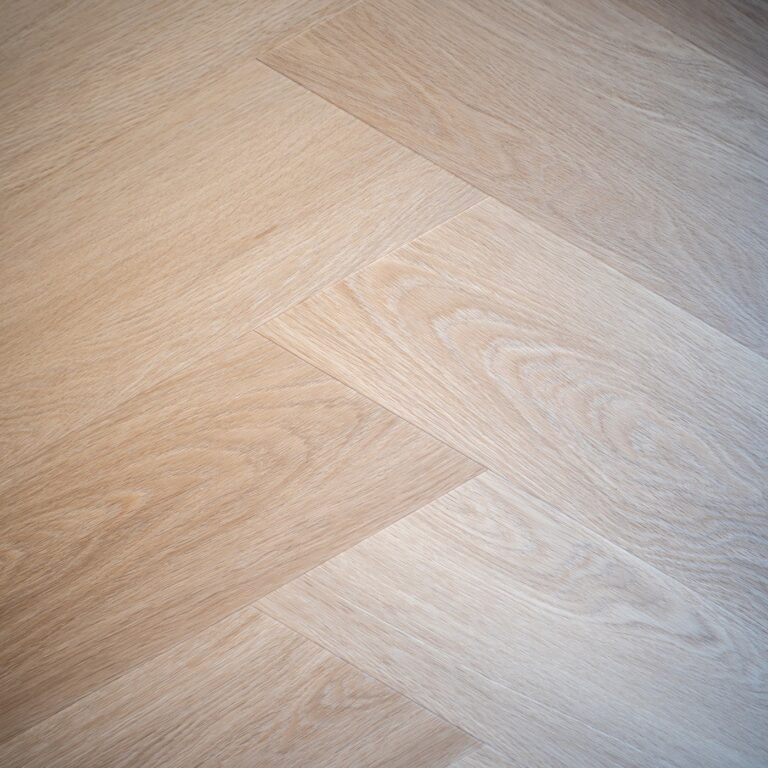 PVC vloer in Weense punt in de showroom van FloorDeals in Emmeloord